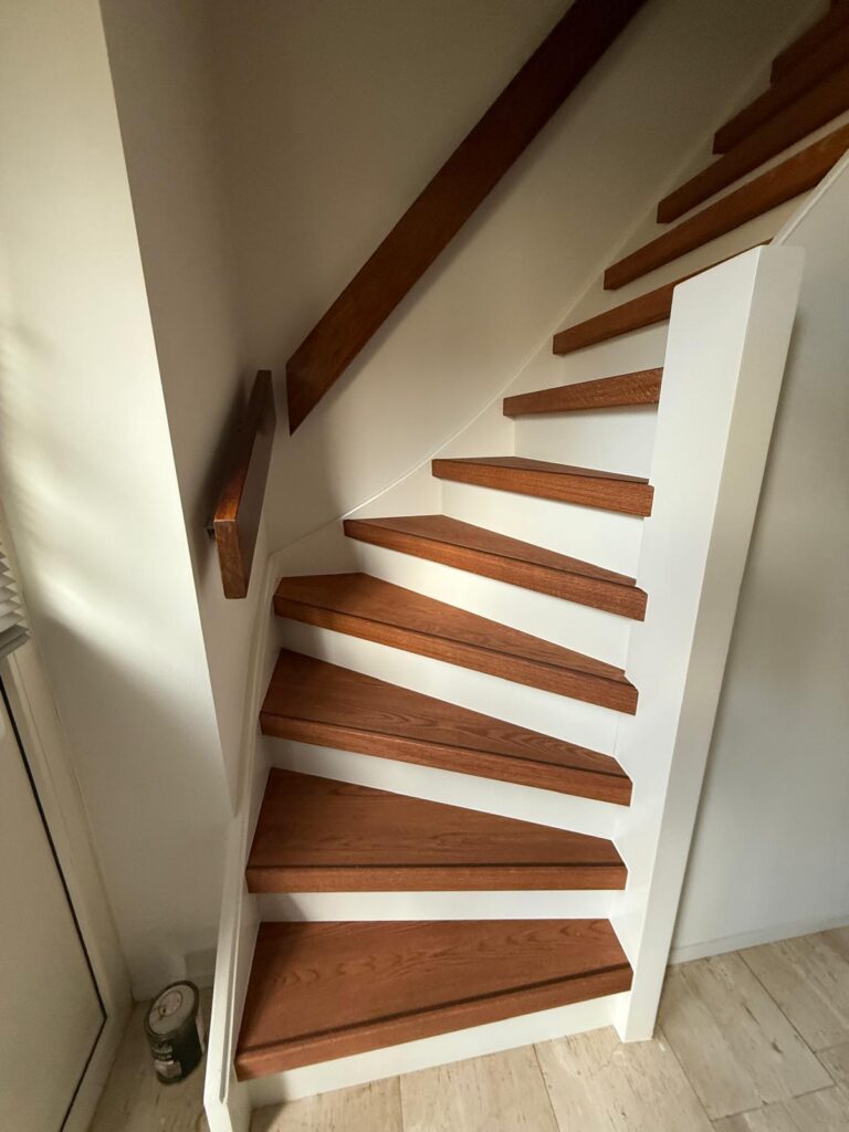 Houtlook trappen ice brown 2